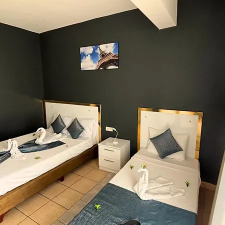 מלון Moonbow אלאניה