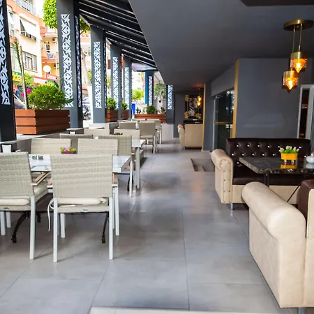 מלון Moonbow אלאניה